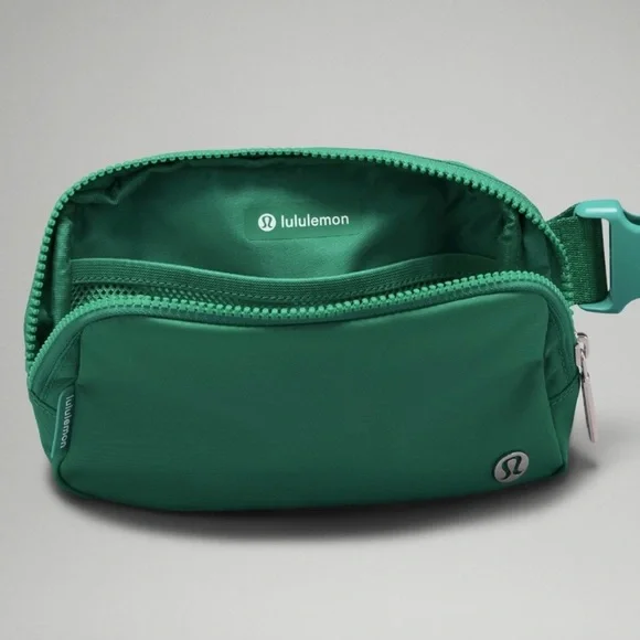Lululemon Everywhere Belt Bag 1L - Picture 4 of 8